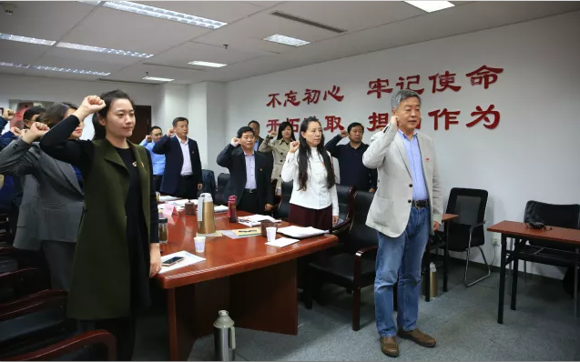 山影集團召開(kāi)學習貫徹黨的十九大(dà)精神培訓工(gōng)作(zuò)會(huì)議(yì)