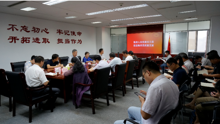 山東影視(shì)傳媒集團領導帶頭上(shàng)專題黨課 推動“不忘初心、牢記使命”主題教育深入紮實開(kāi)展 山東影視(shì)傳媒集團領導帶頭上(shàng)專題黨課 推動“不忘初心、牢記使命”主題教育深入紮實開(kāi)展