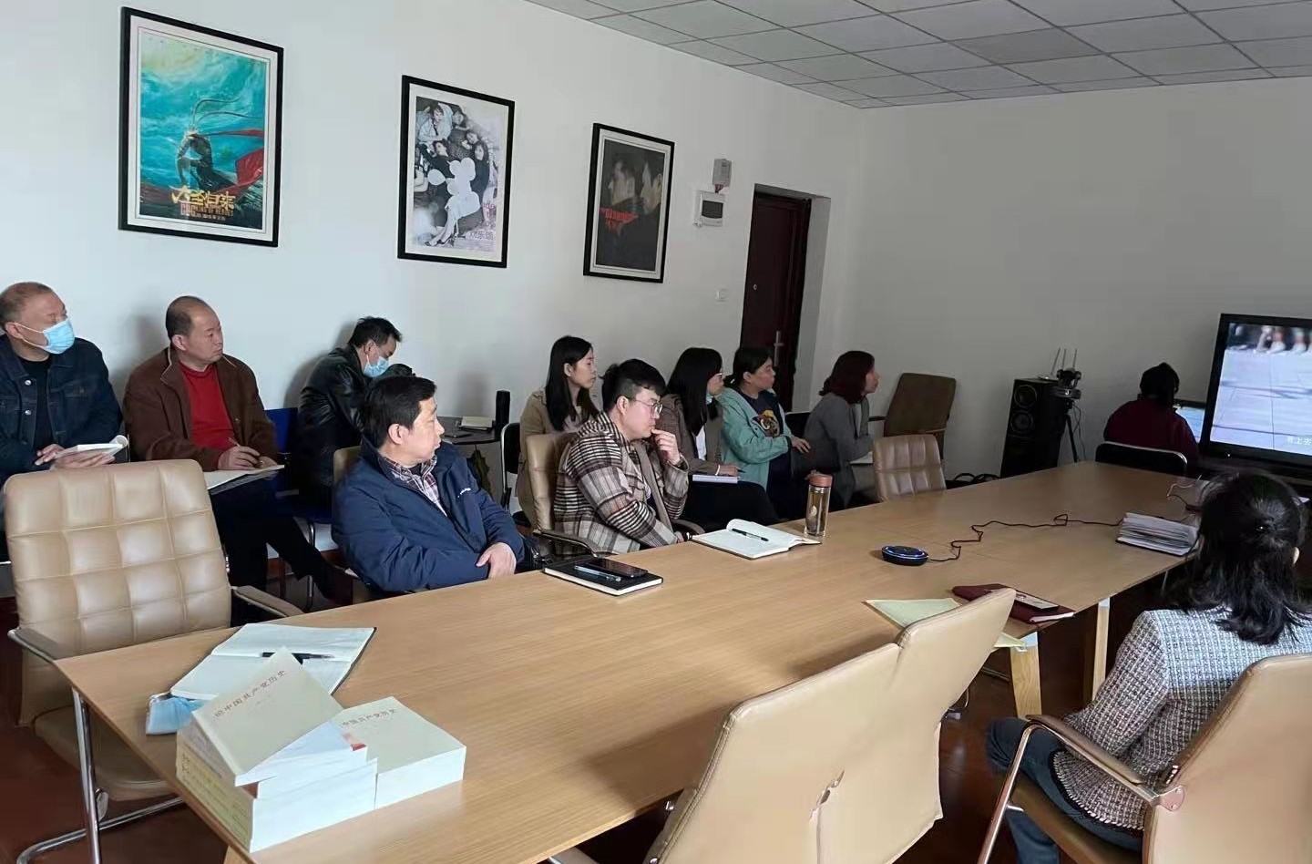 山東影視(shì)制作(zuò)股份有限公司黨支部組織黨員收看(kàn)建黨百年專題片《百煉成鋼》