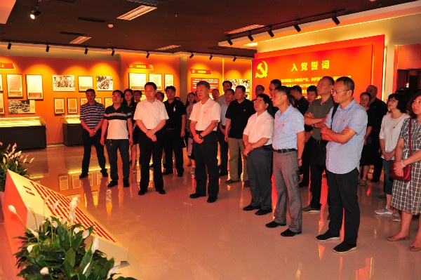 山影集團組織黨員赴省檔案館參觀“不忘初心、牢記使命”  主題教育檔案文(wén)獻展,開(kāi)展革命傳統教育 山影集團組織黨員赴省檔案館參觀“不忘初心、牢記使命”  主題教育檔案文(wén)獻展,開(kāi)展革命傳統教育