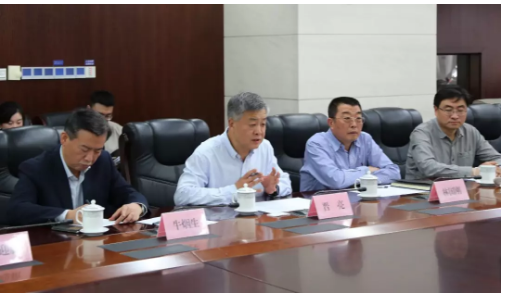 青島市北區(qū)區(qū)委書記鄭德雁一行到(dào)山東影視(shì)傳媒集團調研 青島市北區(qū)區(qū)委書記鄭德雁一行到(dào)山東影視(shì)傳媒集團調研