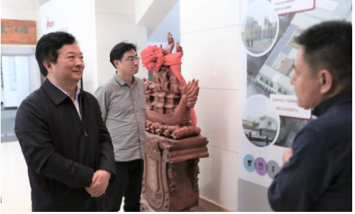 青島市北區(qū)區(qū)委書記鄭德雁一行到(dào)山東影視(shì)傳媒集團調研 青島市北區(qū)區(qū)委書記鄭德雁一行到(dào)山東影視(shì)傳媒集團調研