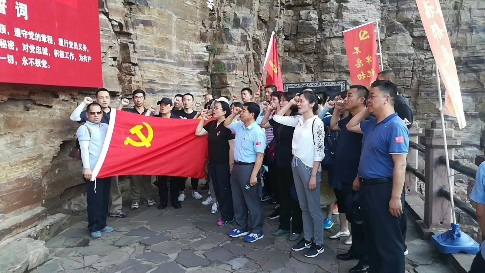 山影集團開(kāi)展“學習紅(hóng)旗渠精神,做改革發展先鋒”主題教育活動 山影集團開(kāi)展“學習紅(hóng)旗渠精神,做改革發展先鋒”主題教育活動