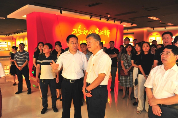 山影集團組織黨員赴省檔案館參觀“不忘初心、牢記使命”  主題教育檔案文(wén)獻展,開(kāi)展革命傳統教育 山影集團組織黨員赴省檔案館參觀“不忘初心、牢記使命”  主題教育檔案文(wén)獻展,開(kāi)展革命傳統教育